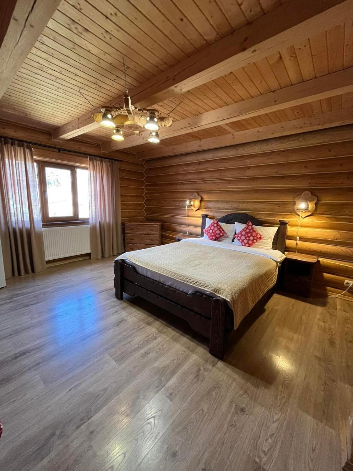 Knyazhyj Dvir Hotel ยาเรมชา ภายนอก รูปภาพ